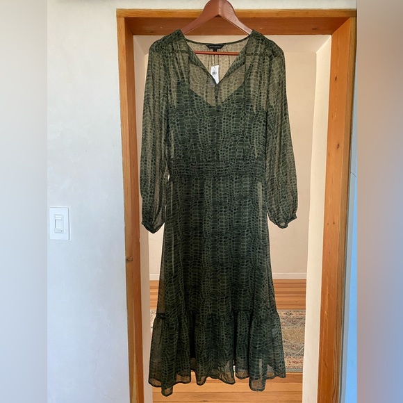 Banana Republic Dresses & Skirts - Banana Republic midi dress